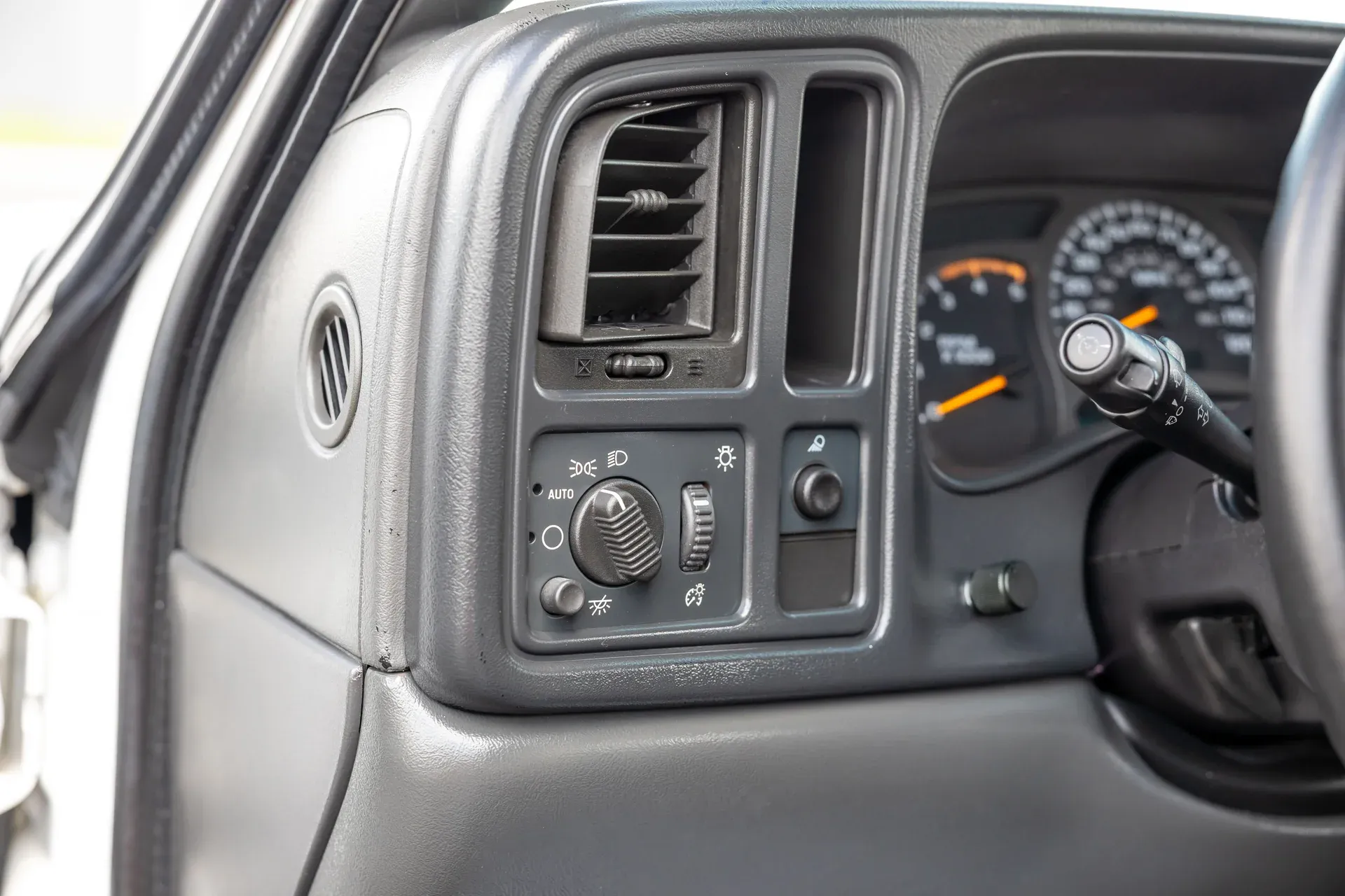 9-Seater 2003 Chevrolet Silverado 3500