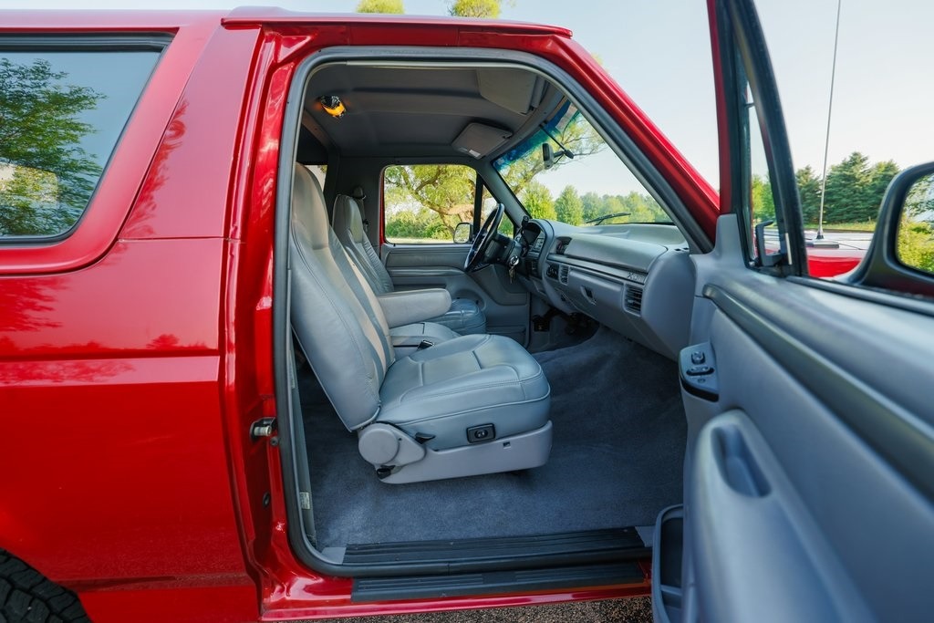 1994 Ford Bronco XLT - 4