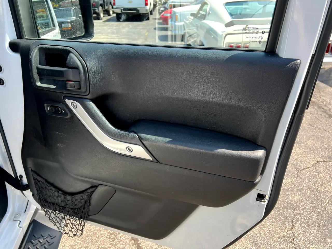 2014 Jeep Wrangler Unlimited Sahara - 3