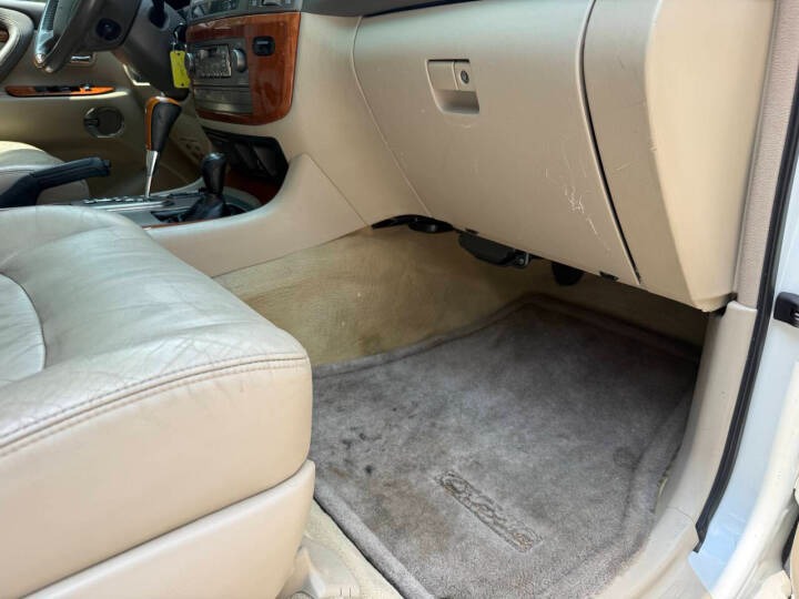 2004 Lexus LX 470
