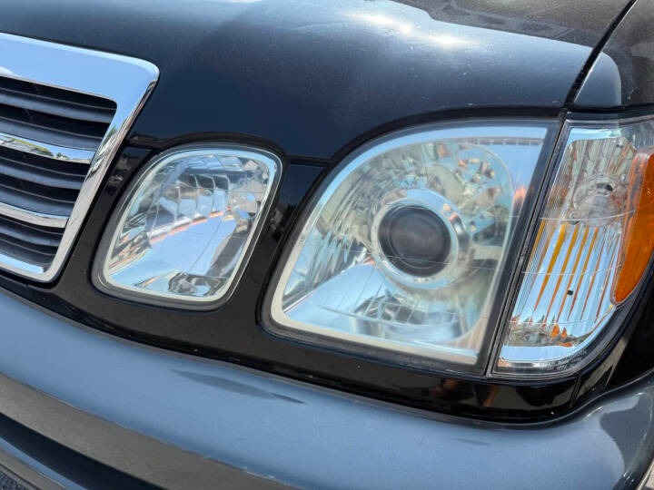 2004 Lexus LX 470