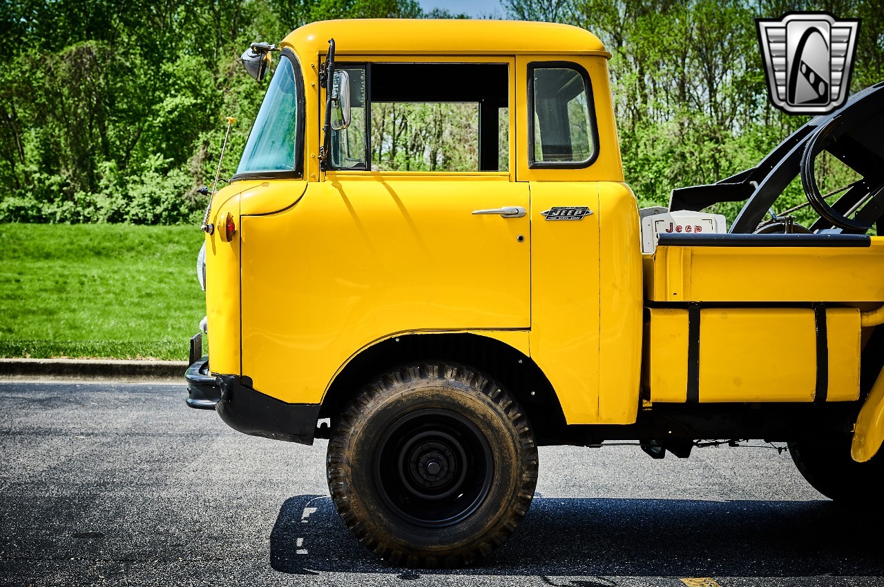 1960 Jeep FC-150 Tow Truck