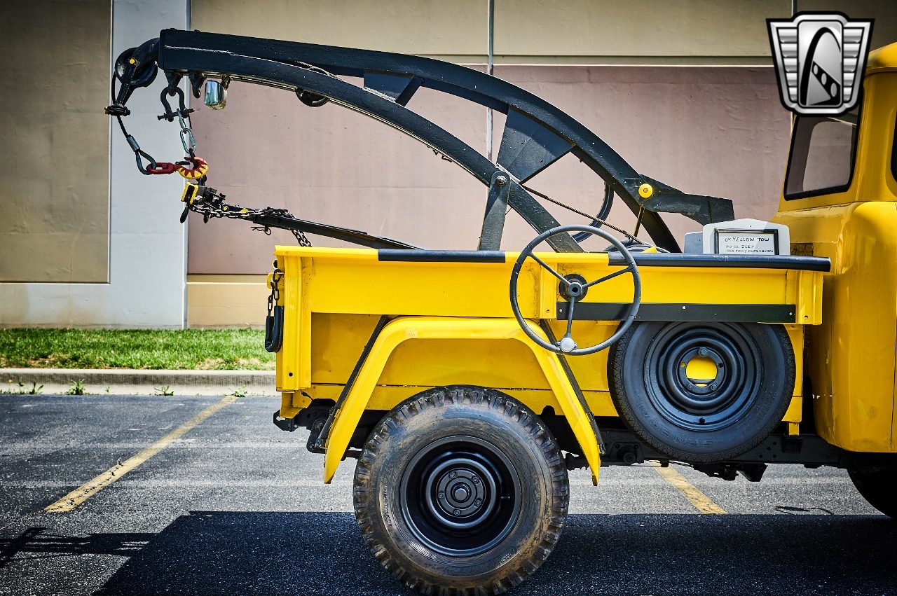 1960 Jeep FC-150 Tow Truck