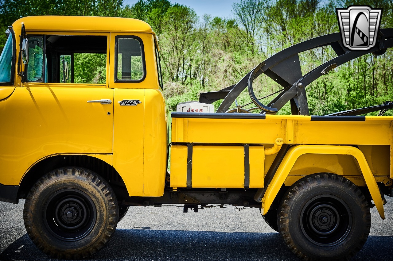 1960 Jeep FC-150 Tow Truck