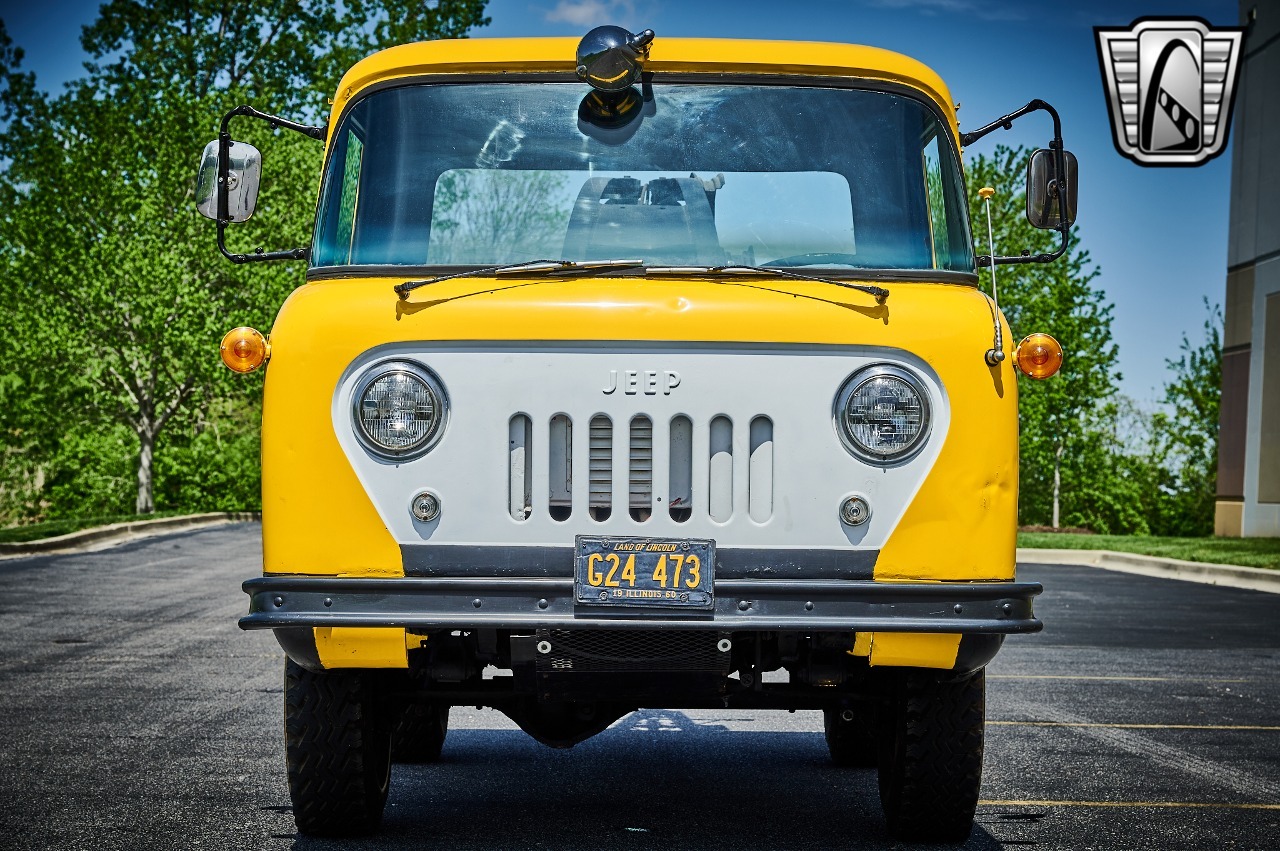 1960 Jeep FC-150 Tow Truck
