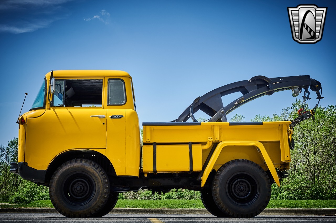 1960 Jeep FC-150 Tow Truck
