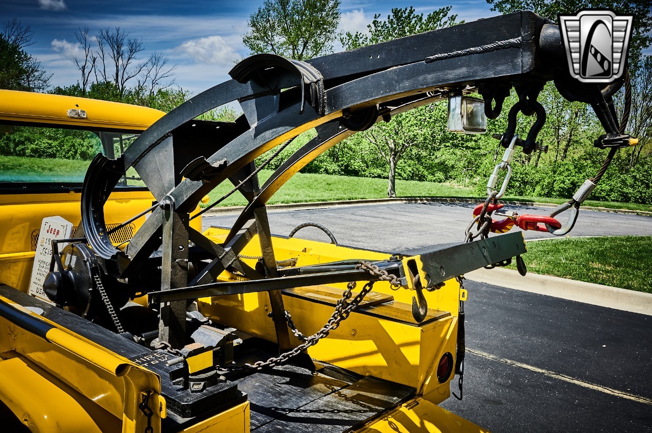 1960 Jeep FC-150 Tow Truck