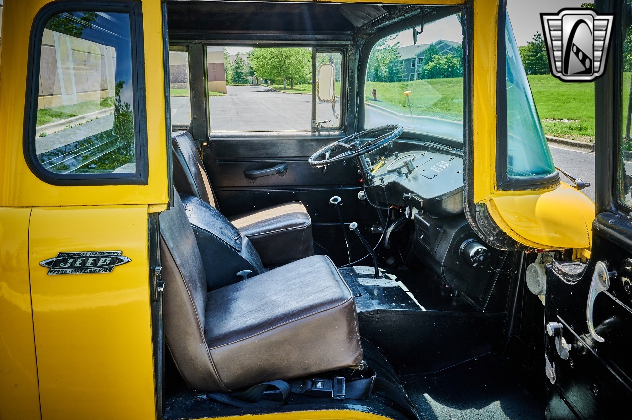 1960 Jeep FC-150 Tow Truck