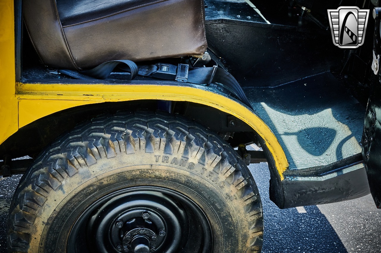 1960 Jeep FC-150 Tow Truck