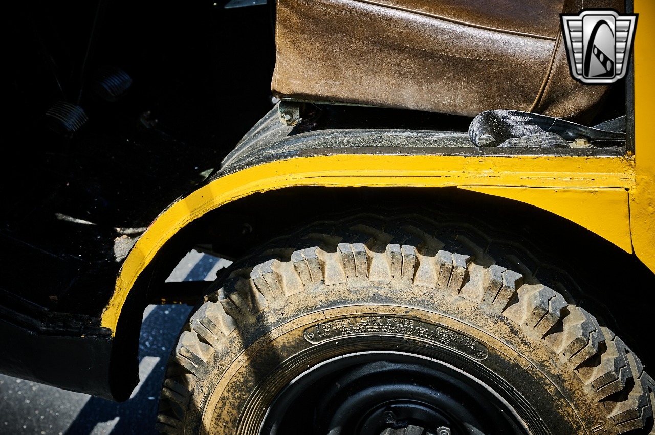 1960 Jeep FC-150 Tow Truck