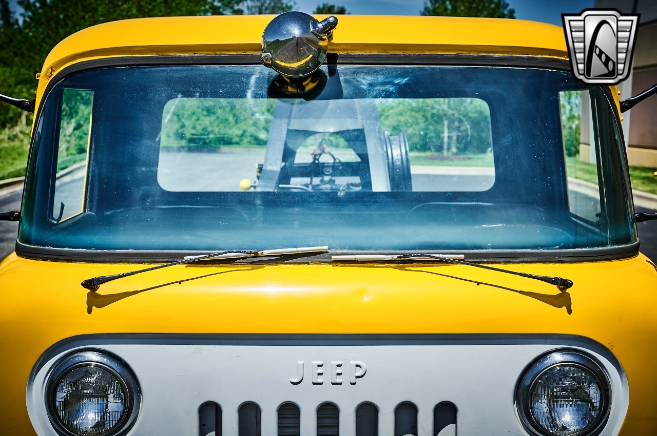 1960 Jeep FC-150 Tow Truck