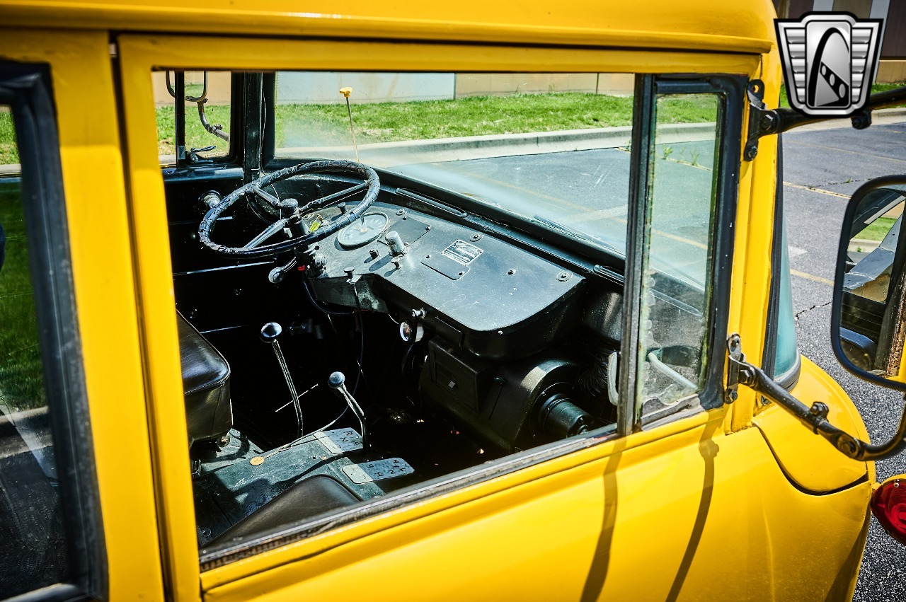 1960 Jeep FC-150 Tow Truck