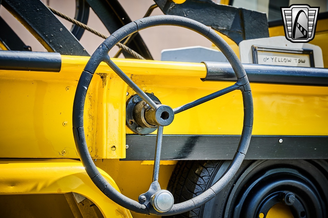 1960 Jeep FC-150 Tow Truck
