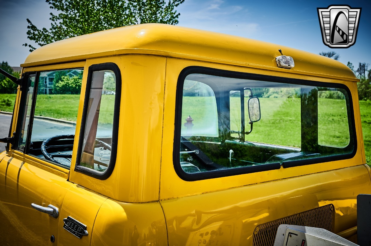 1960 Jeep FC-150 Tow Truck