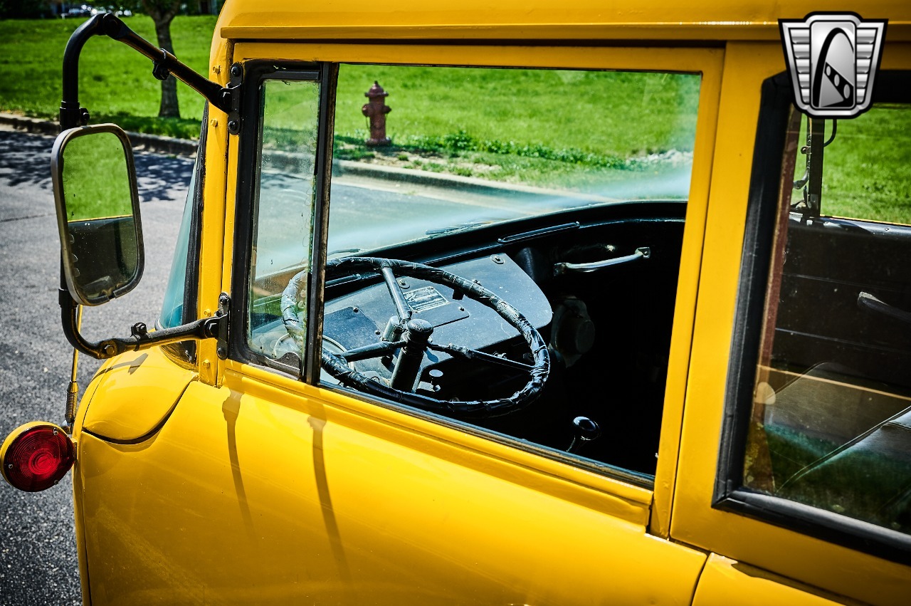1960 Jeep FC-150 Tow Truck