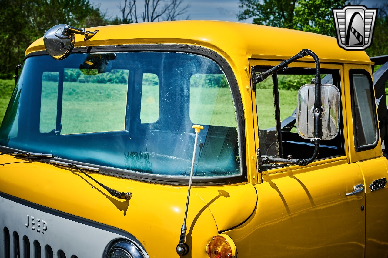 1960 Jeep FC-150 Tow Truck