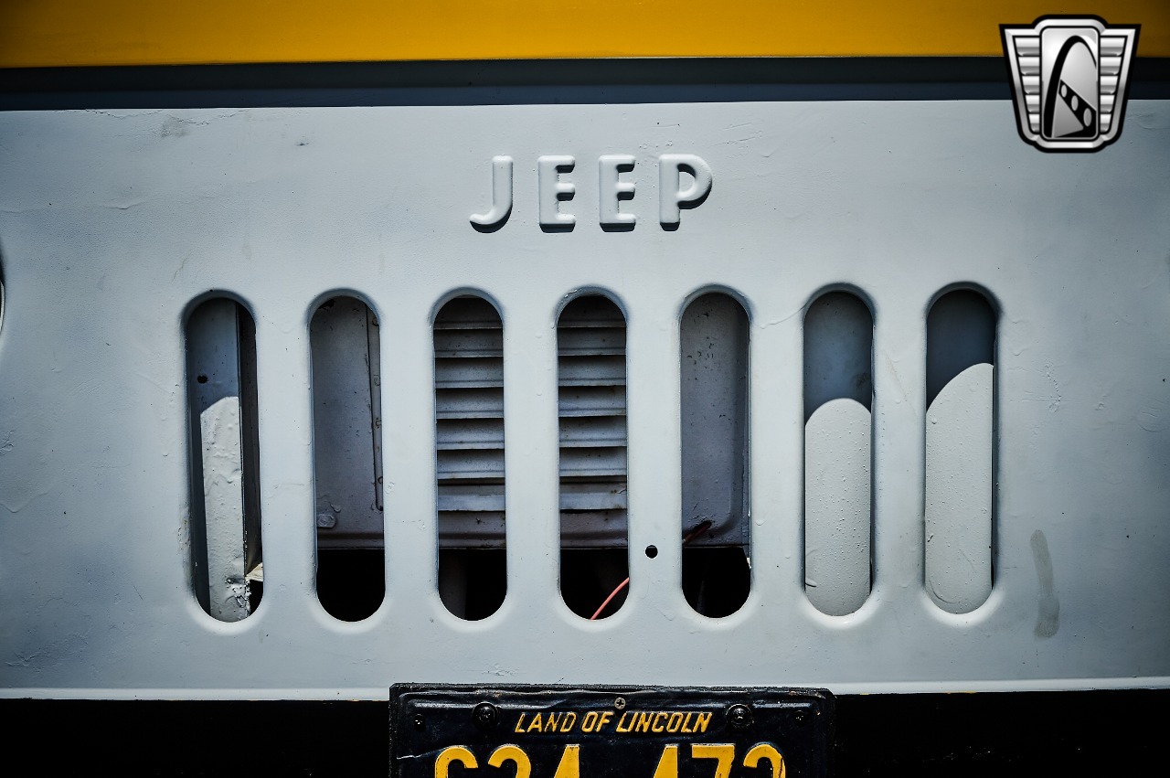 1960 Jeep FC-150 Tow Truck