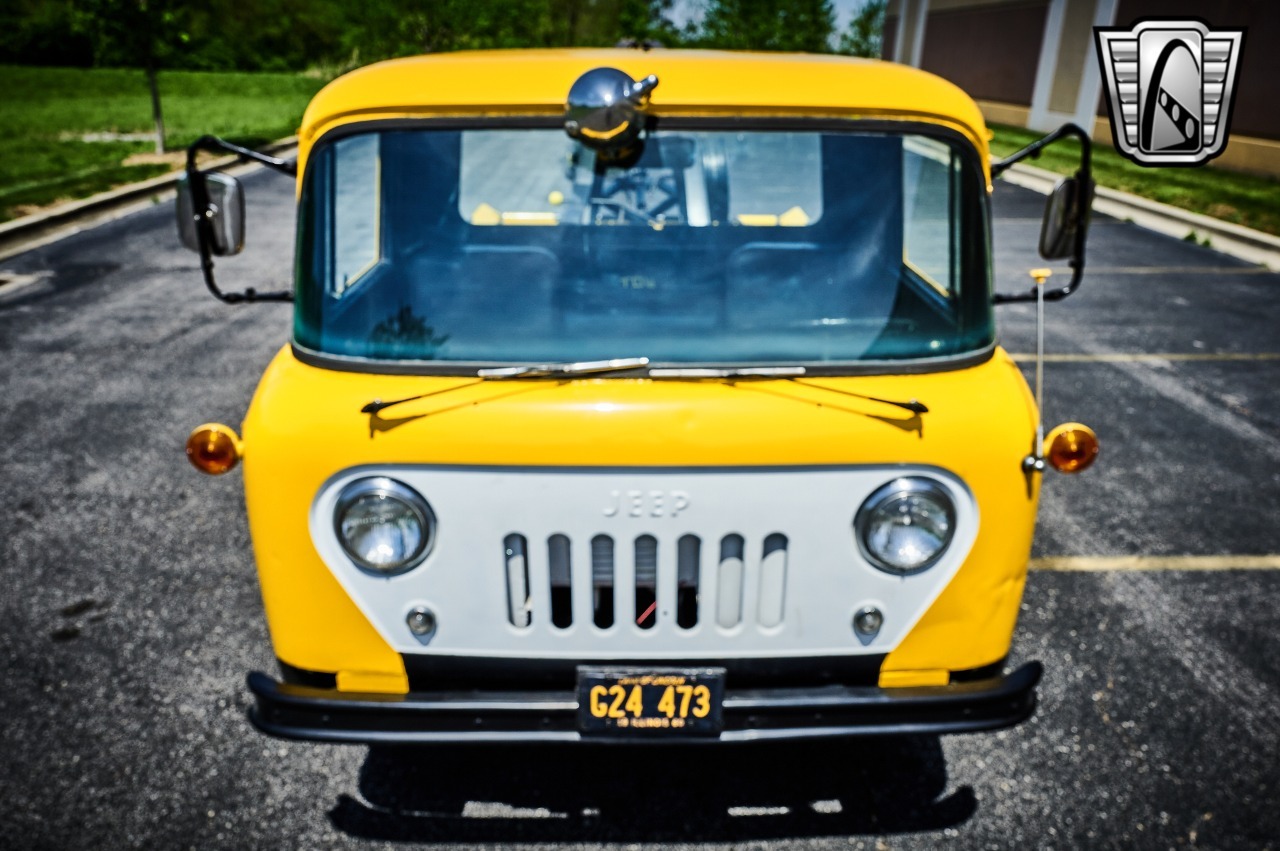 1960 Jeep FC-150 Tow Truck