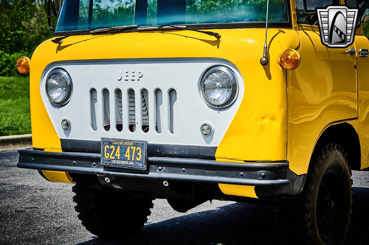1960 Jeep FC-150 Tow Truck