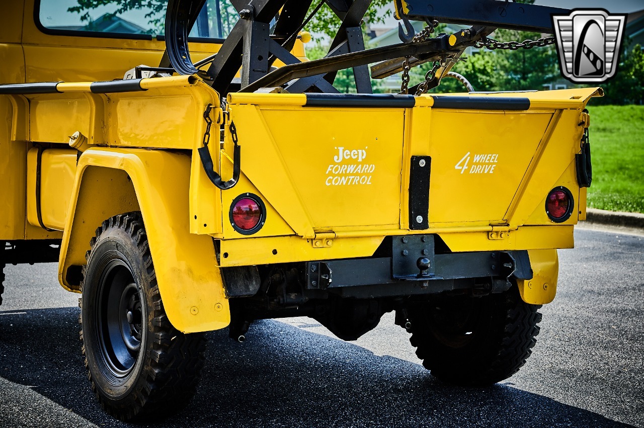 1960 Jeep FC-150 Tow Truck