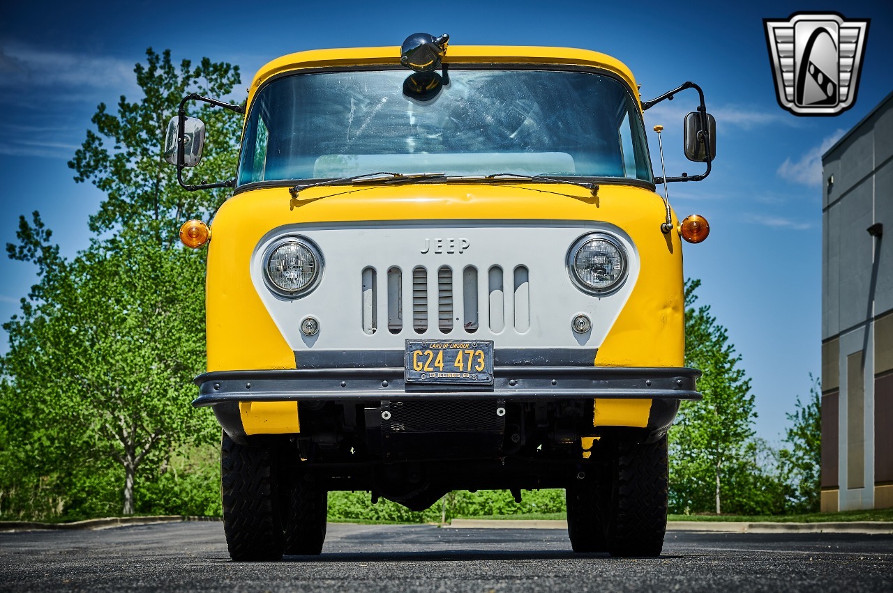 1960 Jeep FC-150 Tow Truck