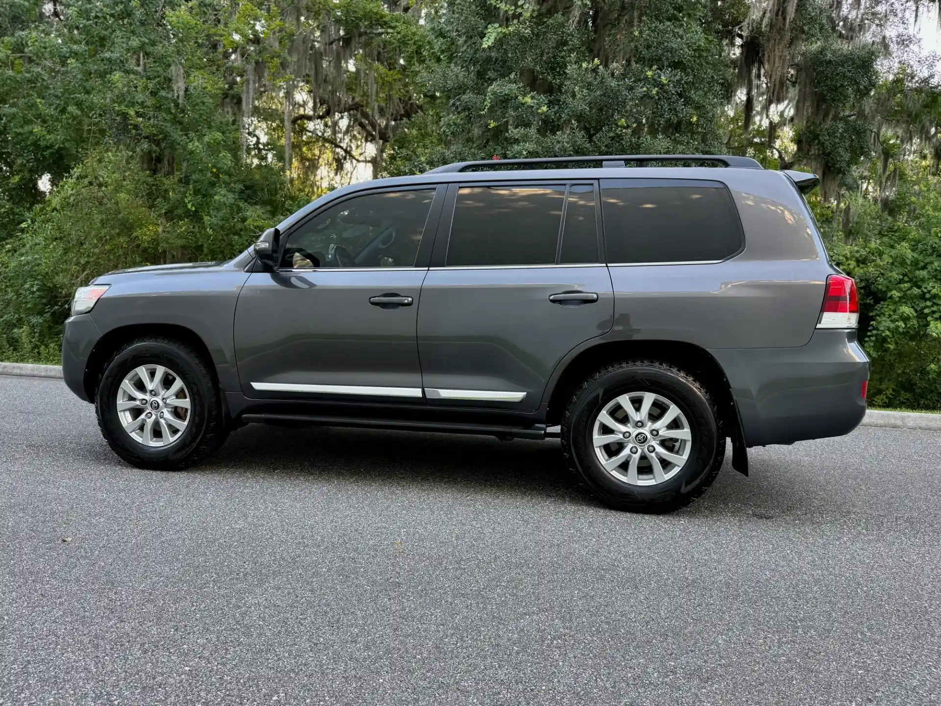 2016 Toyota Land Cruiser