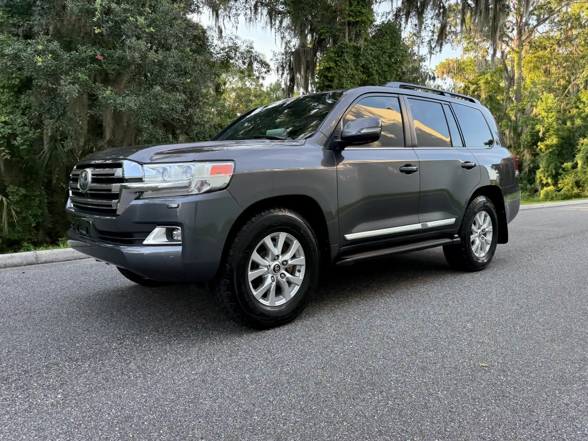 2016 Toyota Land Cruiser