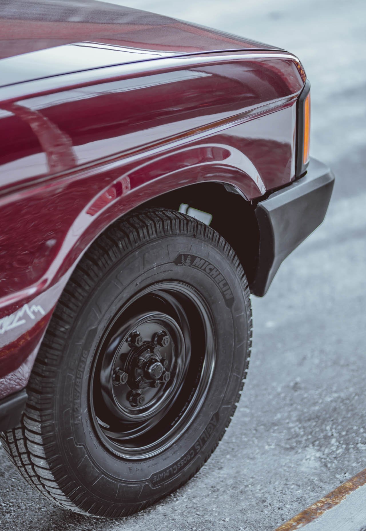 Sold: 1993 Land Rover Discovery