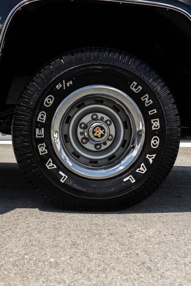 6k-Mile 1987 Chevrolet Silverado V-10