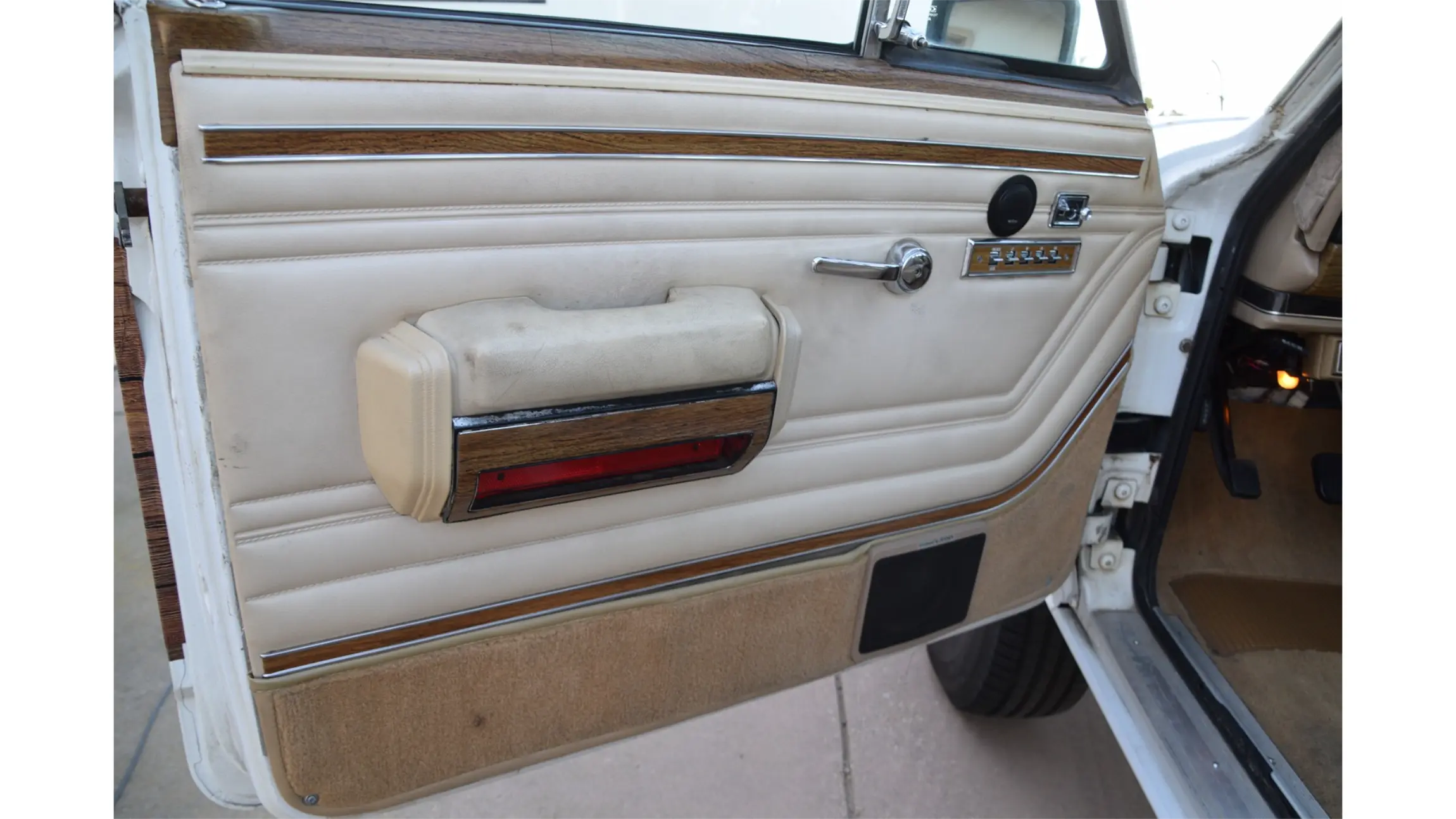 383 Stroker–Powered 1990 Jeep Grand Wagoneer