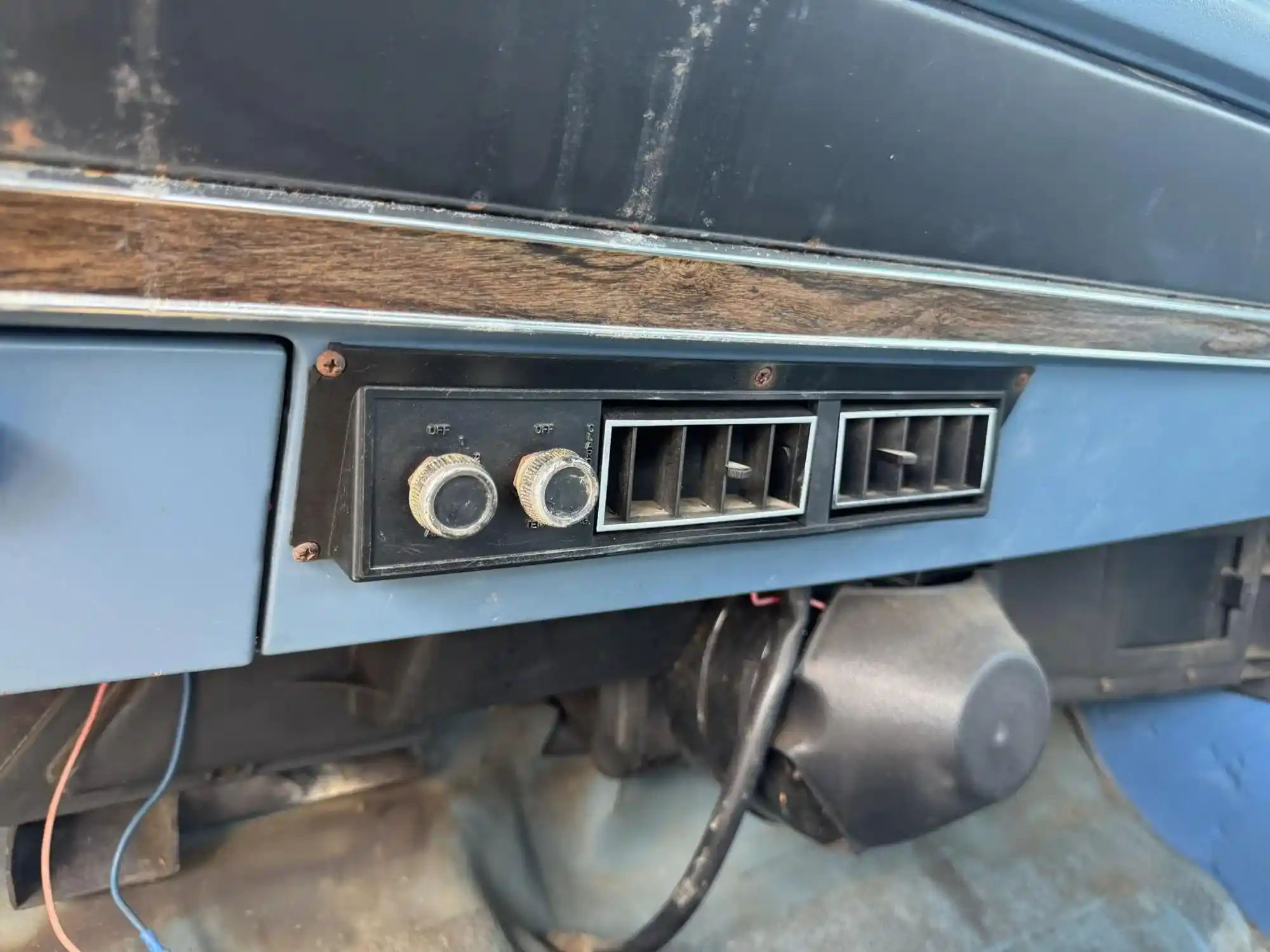 1977 Dodge W200 Adventurer