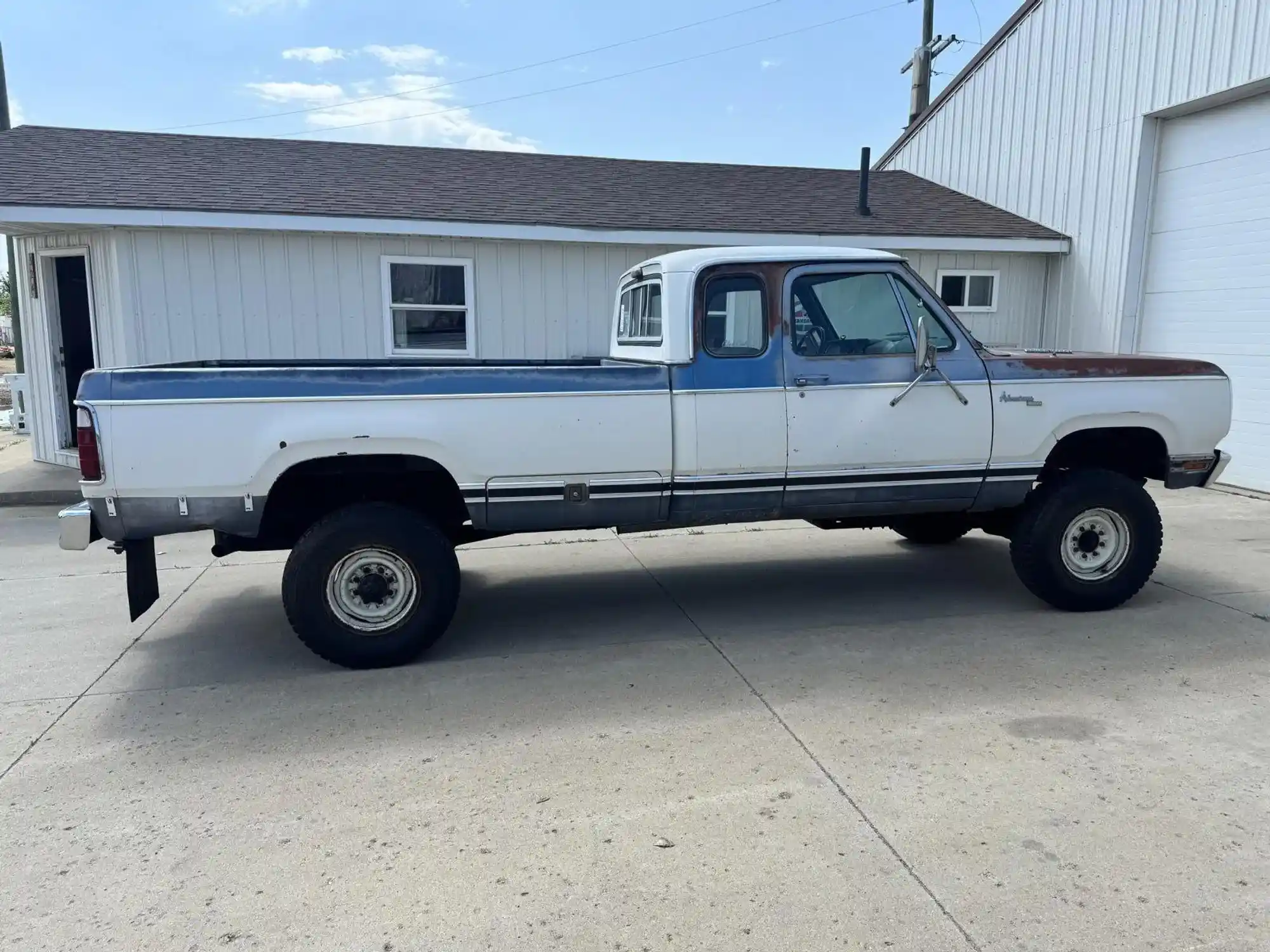 1977 Dodge W200 Adventurer