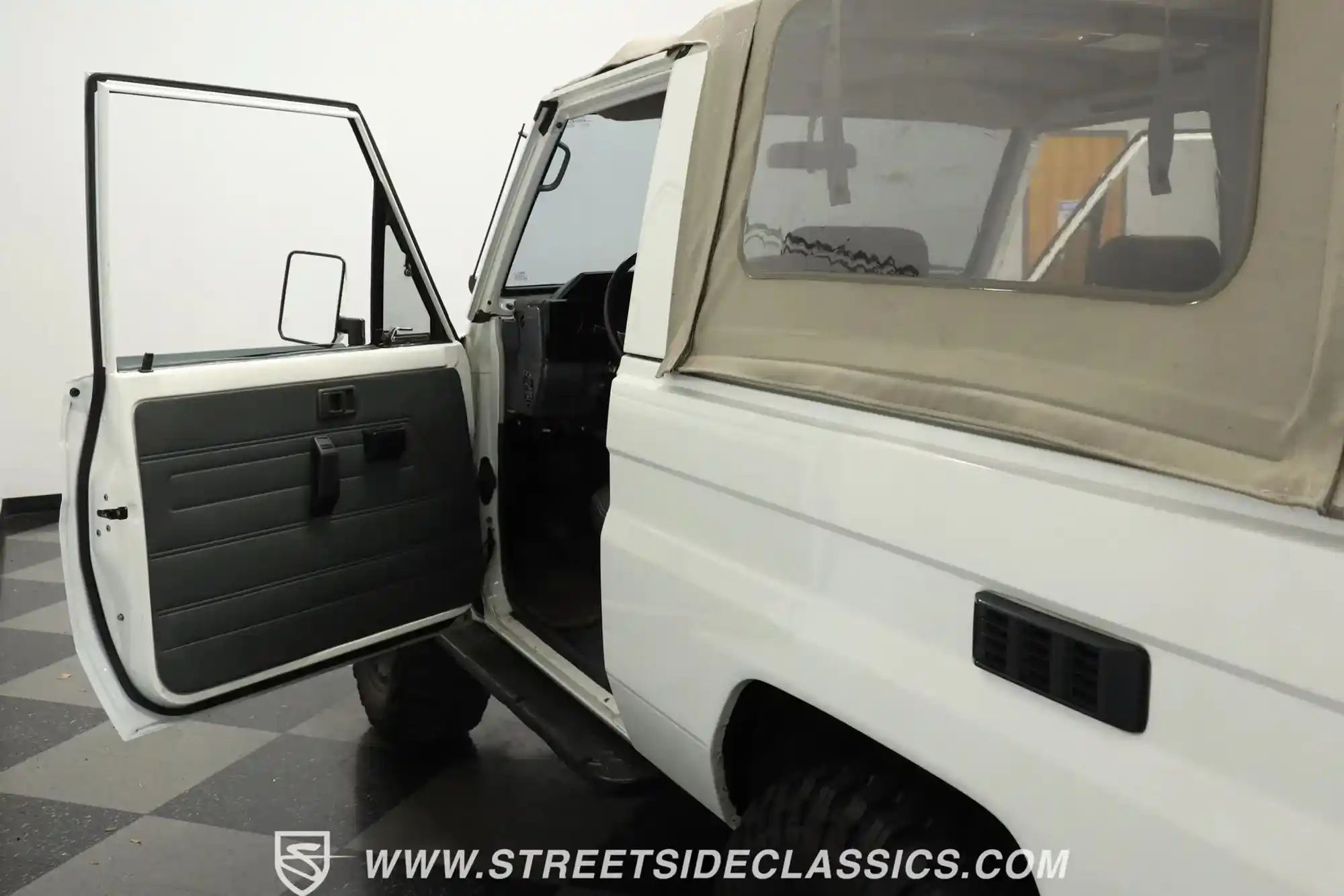 1987 Toyota Land Cruiser FJ73