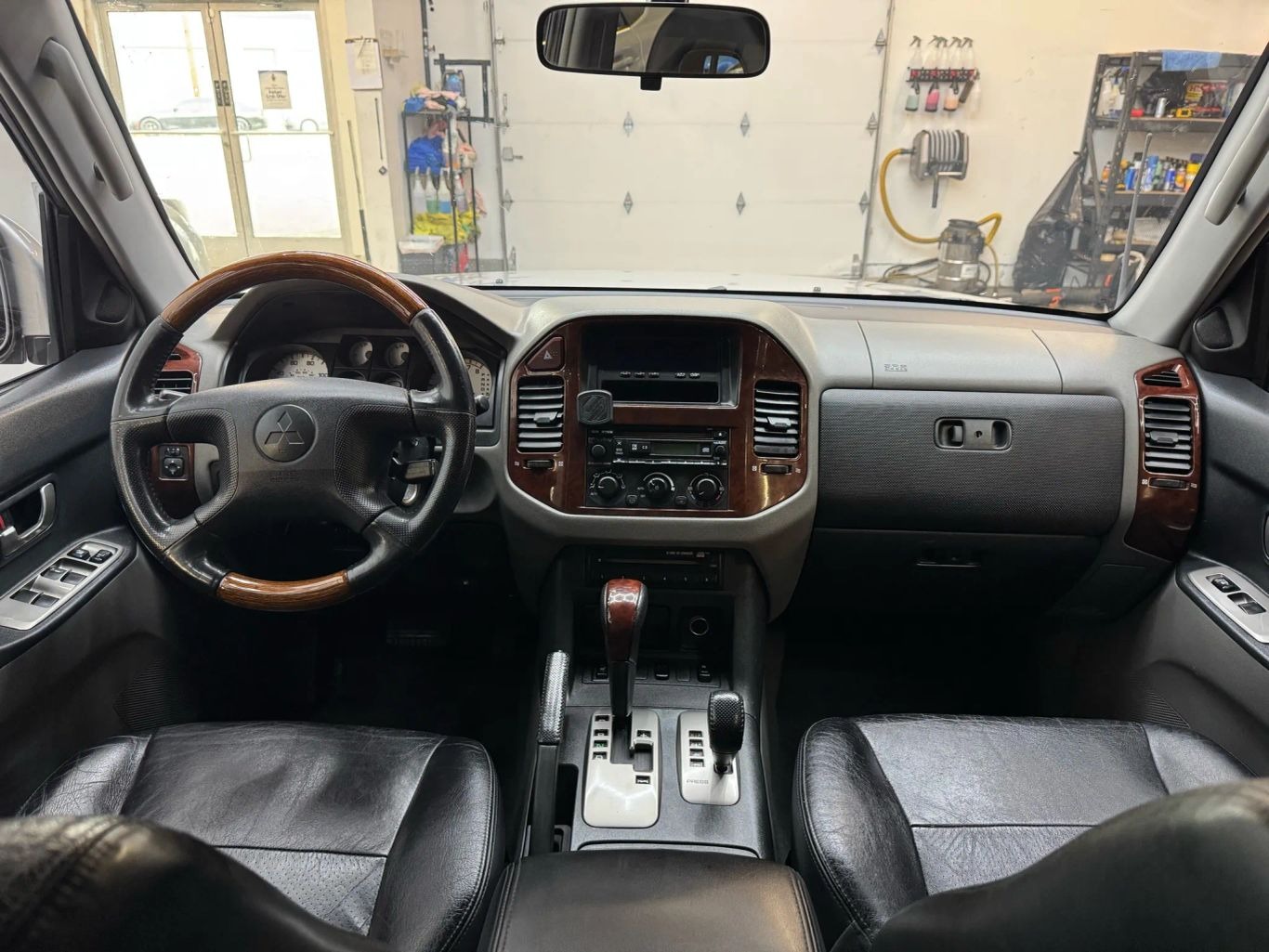 2005 Mitsubishi Montero Limited Sport