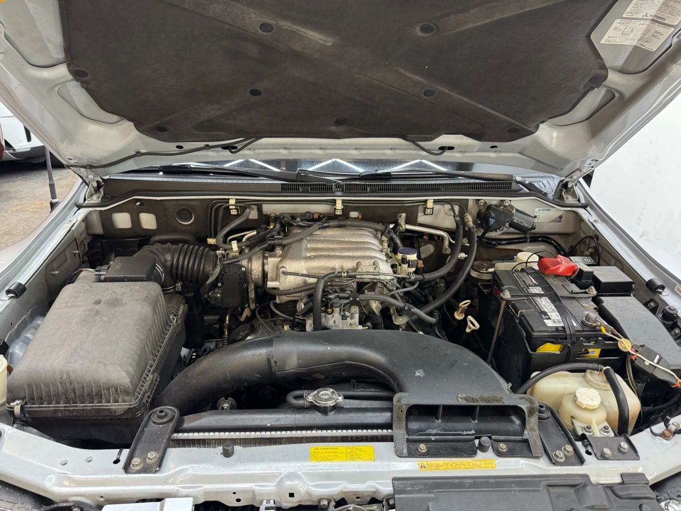 2005 Mitsubishi Montero Limited Sport