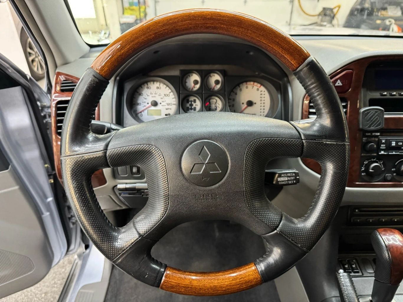 2005 Mitsubishi Montero Limited Sport