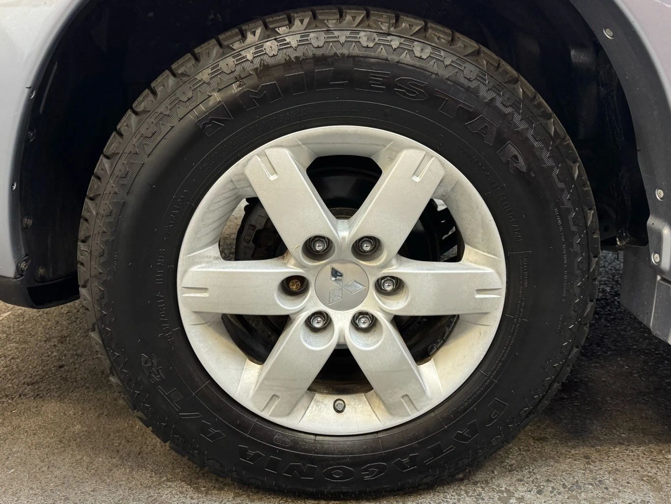 2005 Mitsubishi Montero Limited Sport