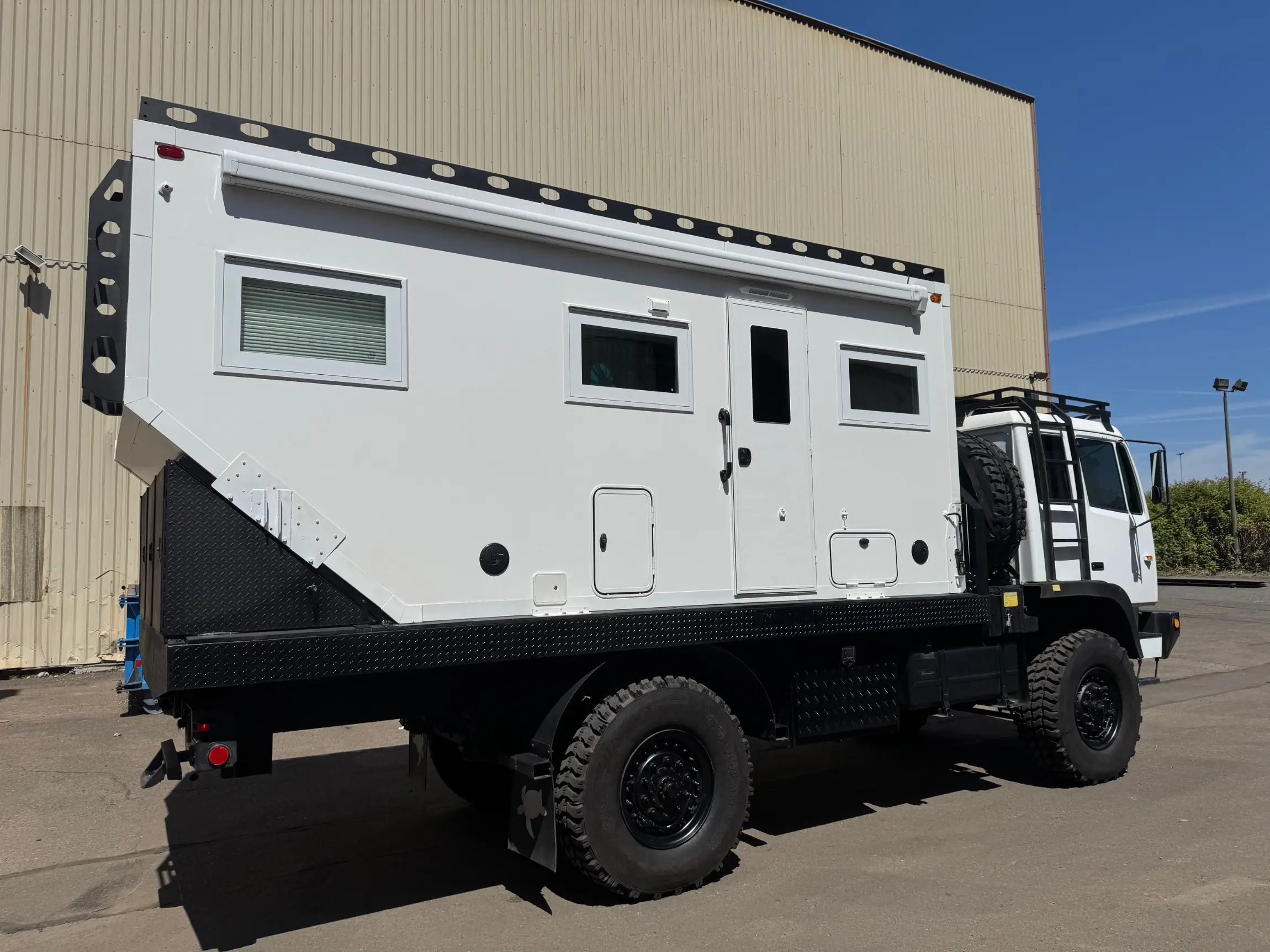 1995 Stewart & Stevenson M1078 Expedition Build