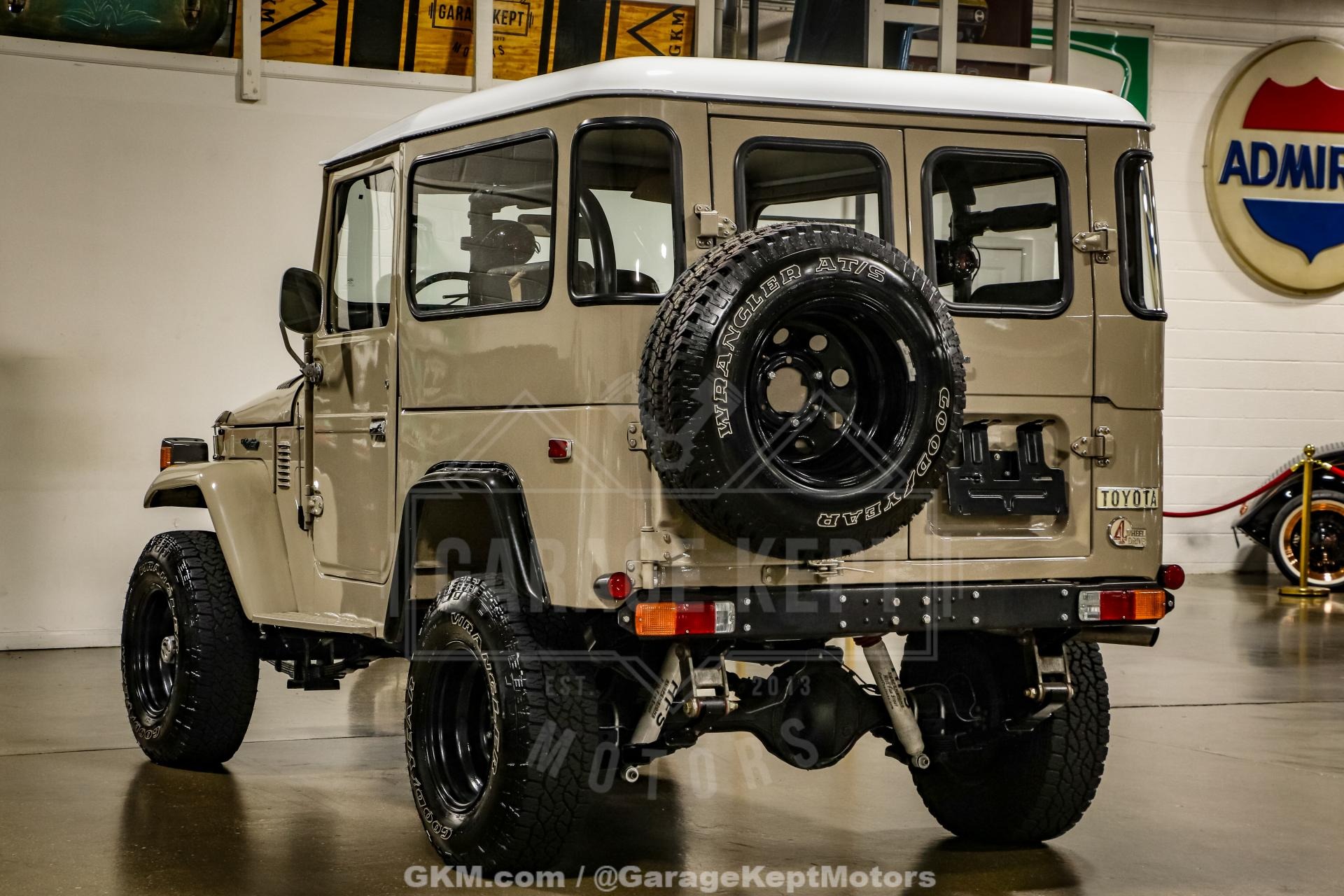 1975 Toyota Land Cruiser FJ40 - 2