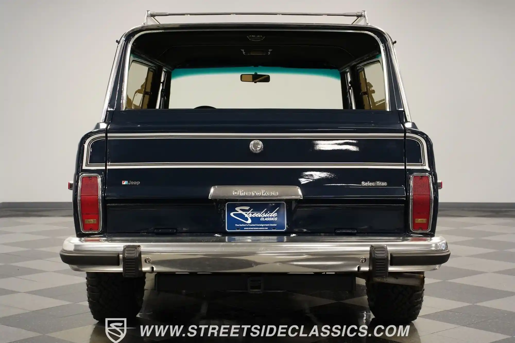 1983 Jeep Cherokee Laredo Wide Track - 4