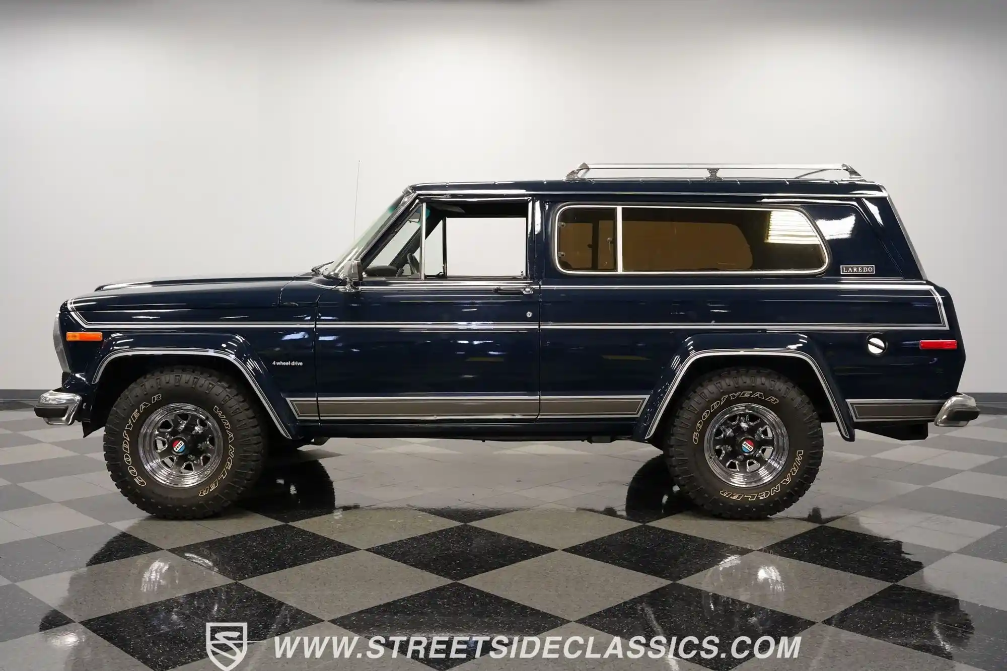 1983 Jeep Cherokee Laredo Wide Track - 2