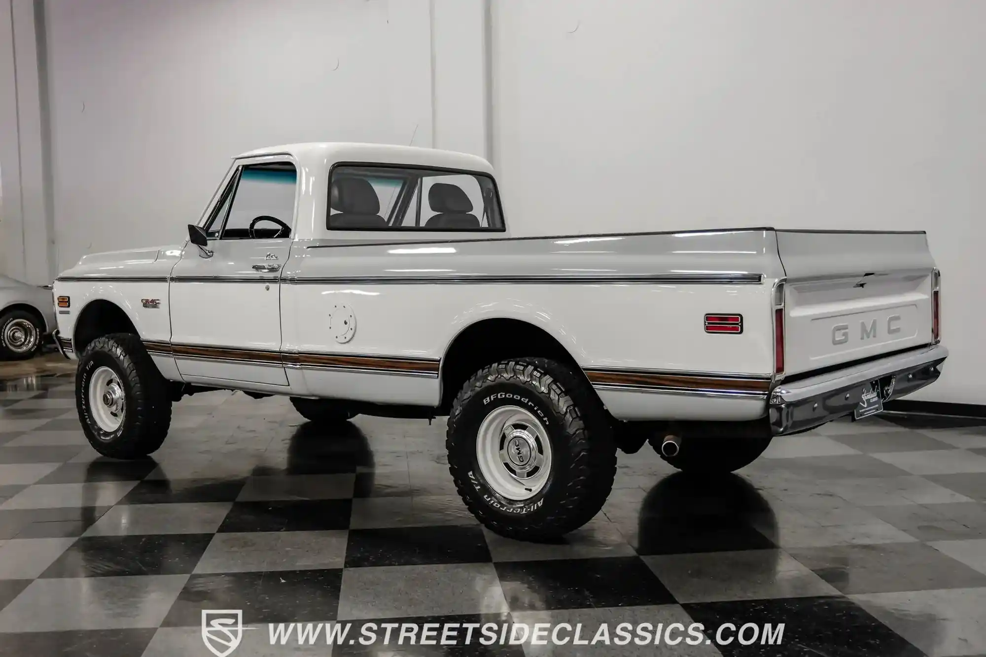 1970 GMC K1500 Restomod - 4