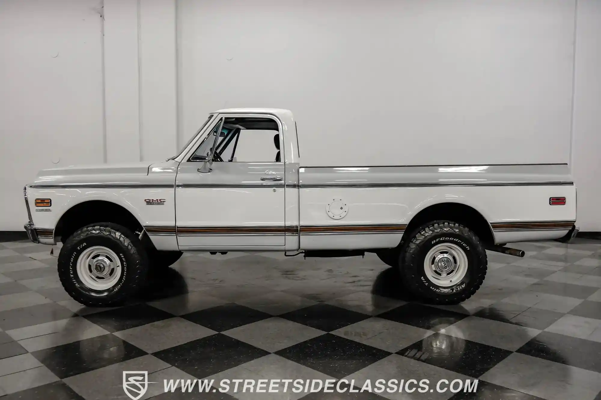 1970 GMC K1500 Restomod - 3