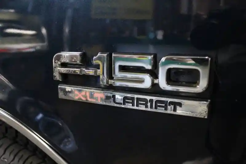 1990 Ford F-150 XLT Lariat - 3