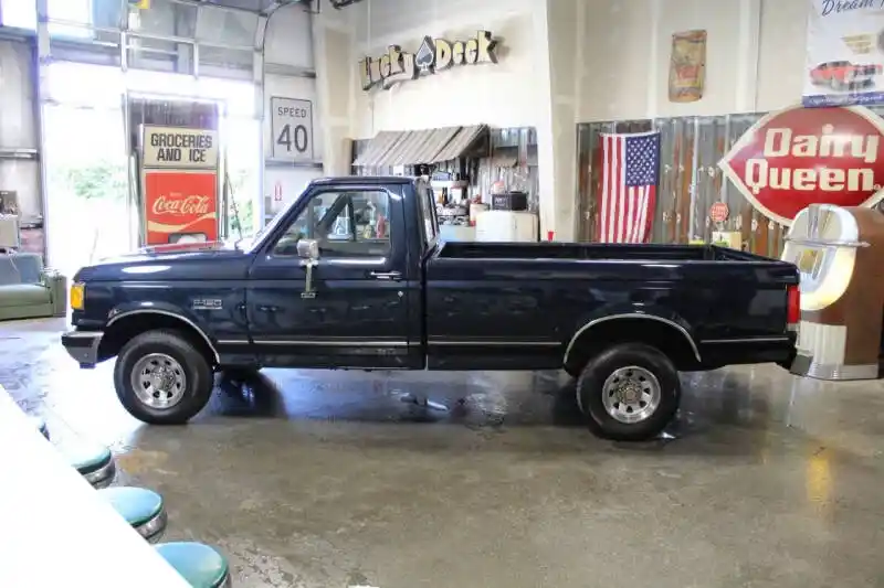 1990 Ford F-150 XLT Lariat