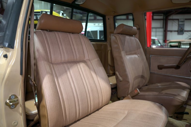 1986 Nissan Hardbody DLX King Cab