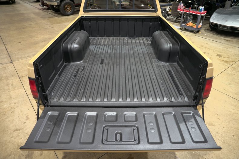 1986 Nissan Hardbody DLX King Cab