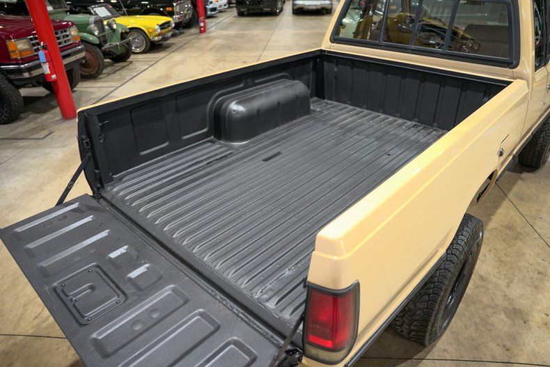 1986 Nissan Hardbody DLX King Cab