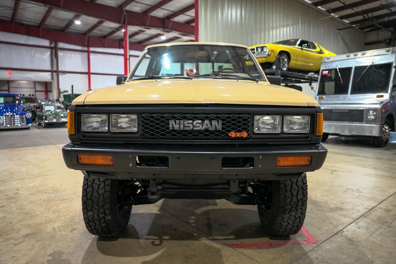 1986 Nissan Hardbody DLX King Cab - 4