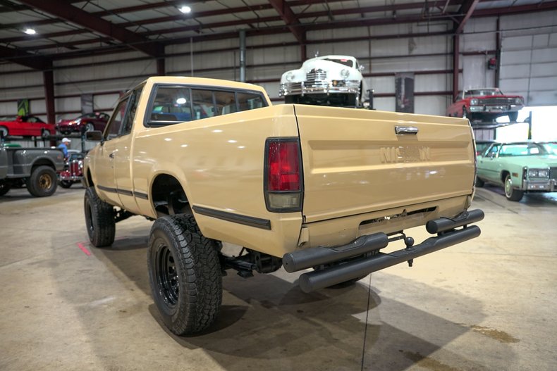 1986 Nissan Hardbody DLX King Cab